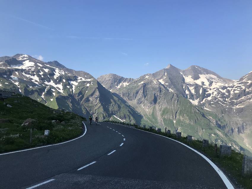 Grossglockner Hochalpenstrasse: Grandiose Ausblicke vom Auto aus auf die Berge