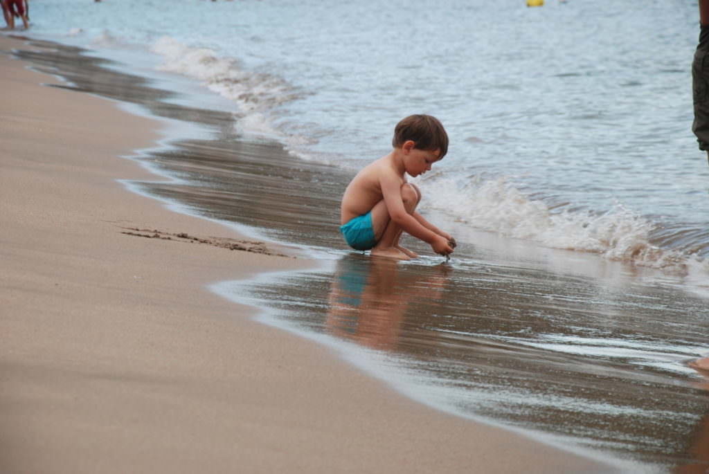 L’Estartit Strand - direkt im Ort ist der Sandstrand